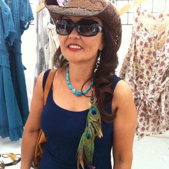 Meet your Posher, Leila - Picture 2 of 5